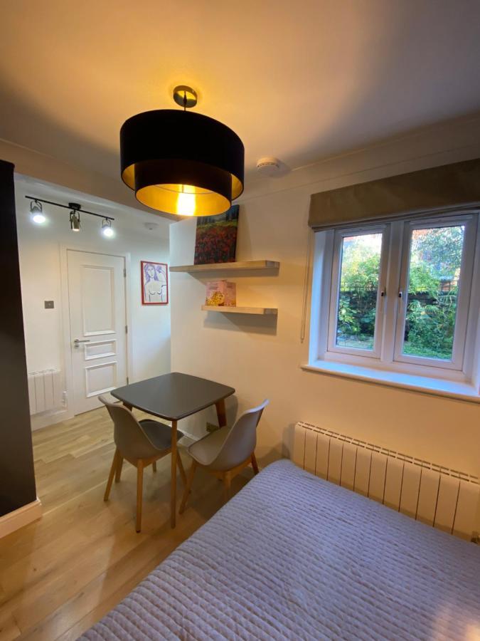 Stylish 1-Bed Studio Лондон Екстер'єр фото